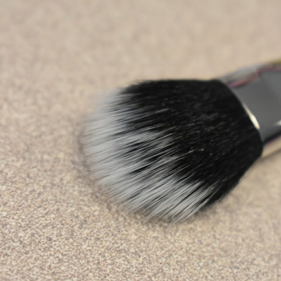 MAC 159 Duo Fibre Blush Brush - Picture 4 of 7